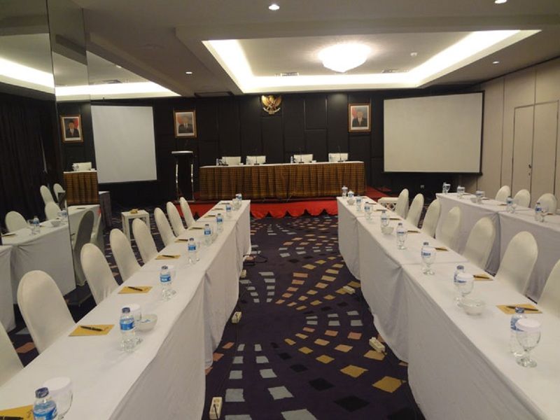 Hotel Diradja Jakarta Exteriör bild